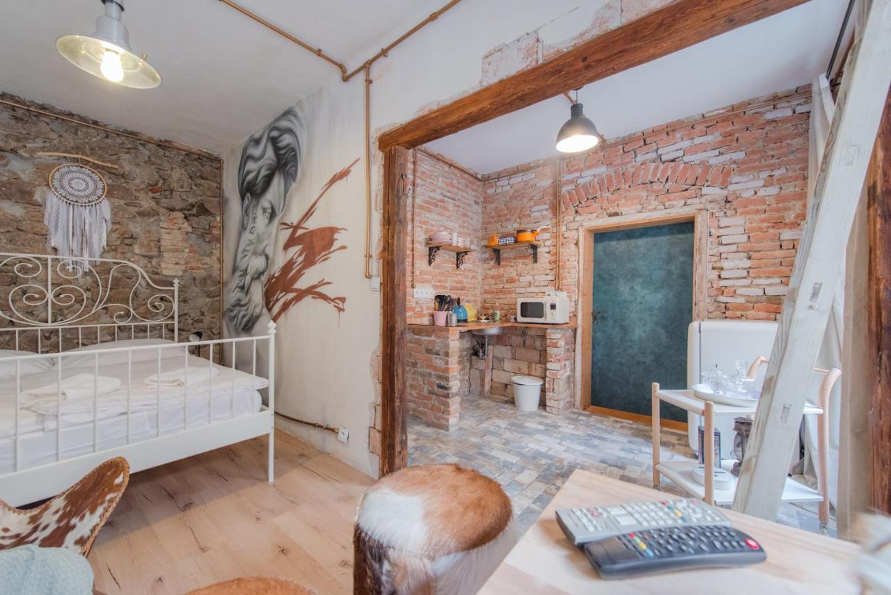 Accommodation At The Zeus Apartment Bratislava Ngoại thất bức ảnh